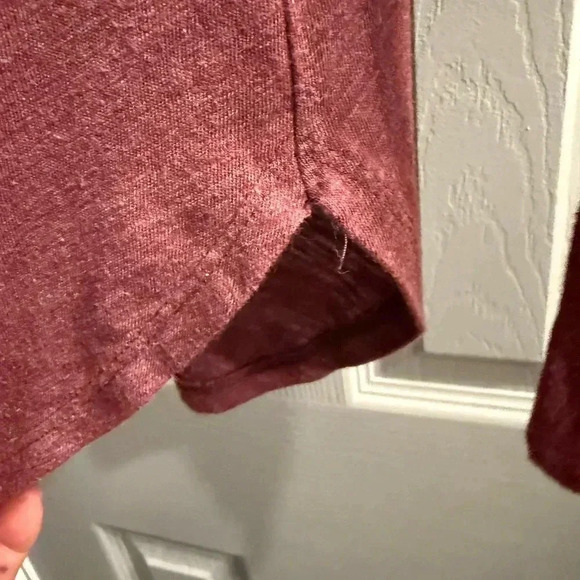 Abercrombie & Fitch Women’s long sleeve top in a wine color Embroidered logo XS - Picture 3 of 8